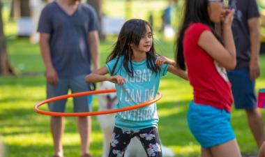 girl hoola hooping at midwest kidfest