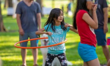 girl hoola hooping at midwest kidfest